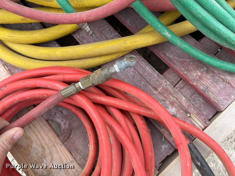 image for item MY9086 Pallet of air hoses