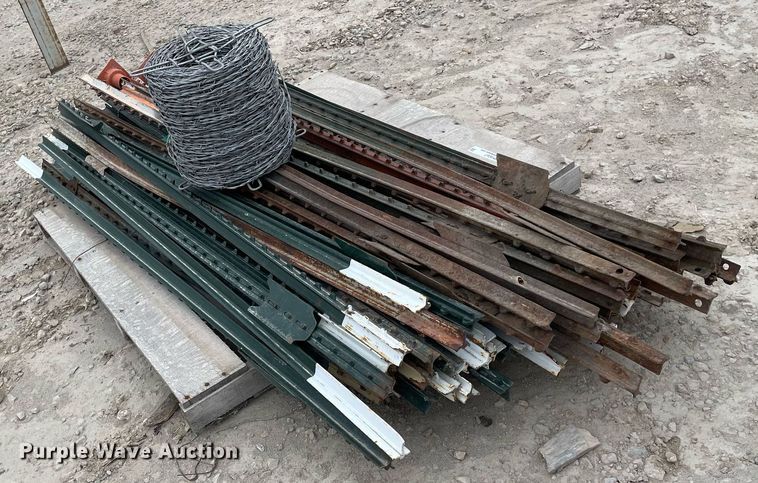 image for item MY9087 Approximately 50 fence posts