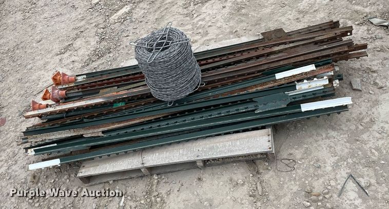 image for item MY9087 Approximately 50 fence posts