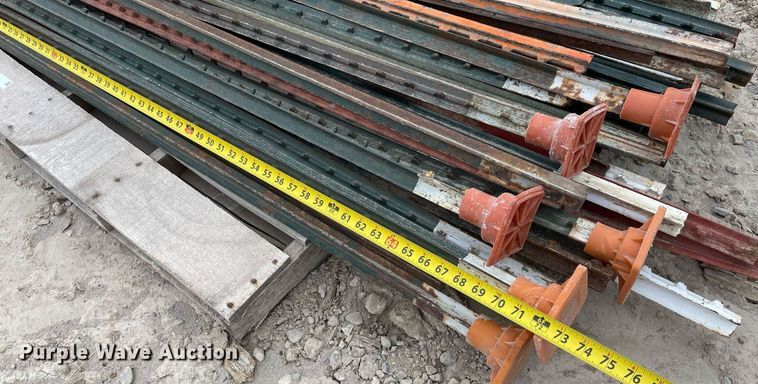 image for item MY9087 Approximately 50 fence posts