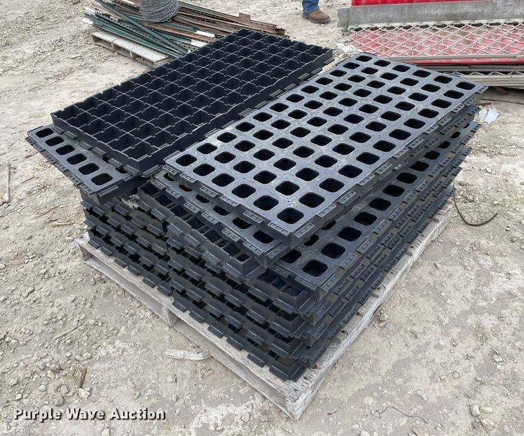 image for item MY9088 (22) grass pavers