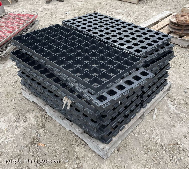 image for item MY9088 (22) grass pavers