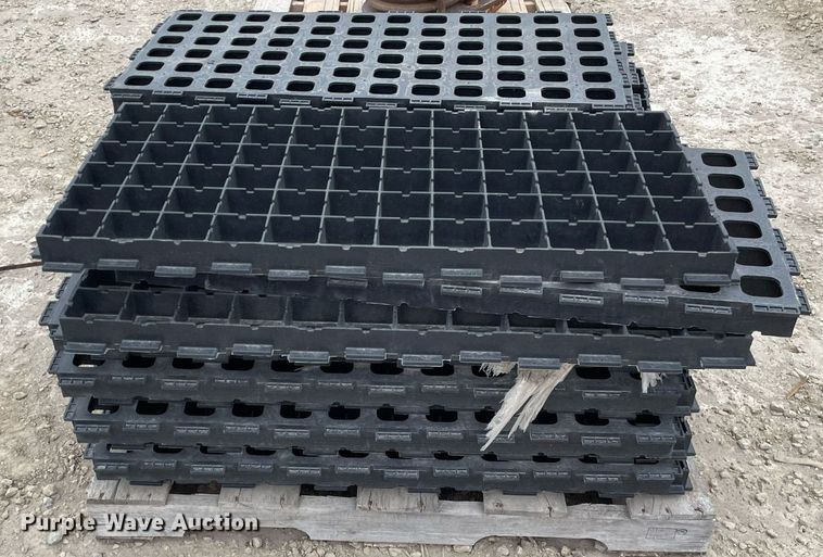 image for item MY9088 (22) grass pavers