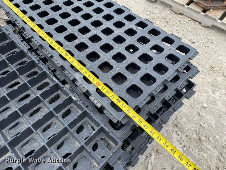 image for item MY9088 (22) grass pavers