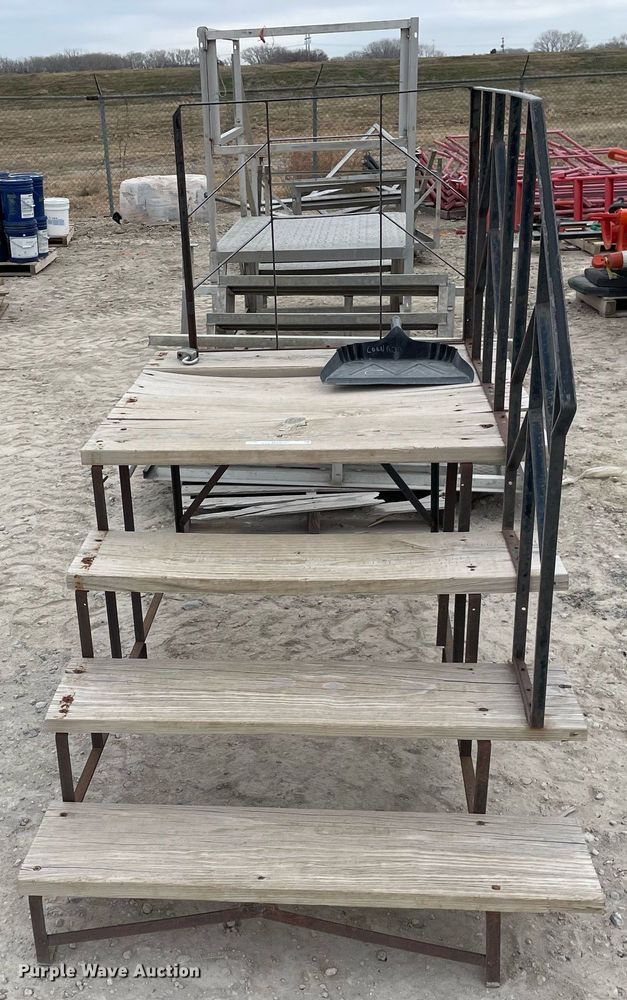 image for item MY9095 (4) sets of stairs