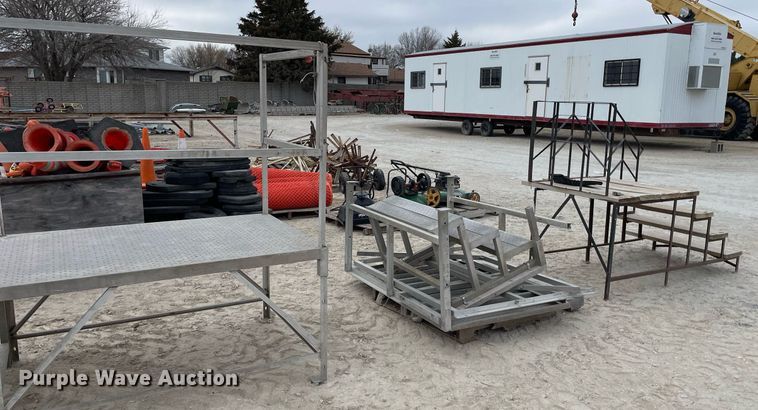 image for item MY9095 (4) sets of stairs