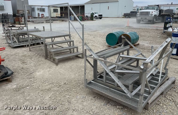 image for item MY9095 (4) sets of stairs