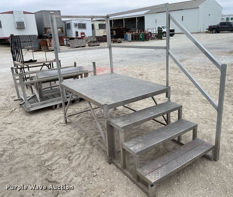 image for item MY9095 (4) sets of stairs