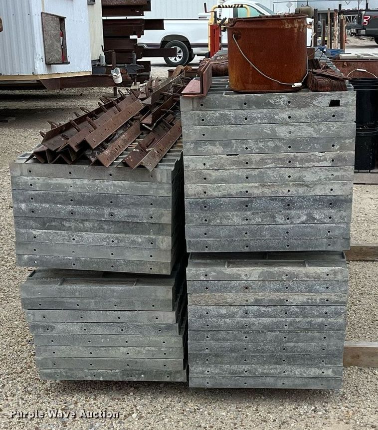 (37) aluminum concrete forms in Wichita, KS Item MY9099 sold Purple