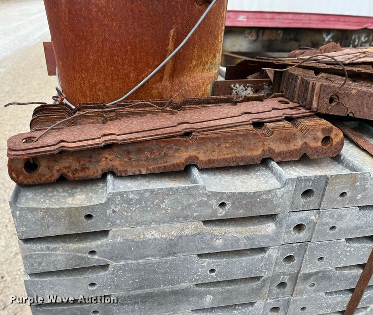 image for item MY9099 (37) aluminum concrete forms