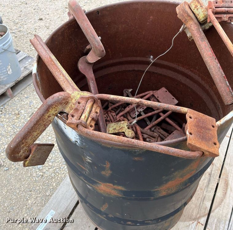 image for item MY9103 Shore clamps