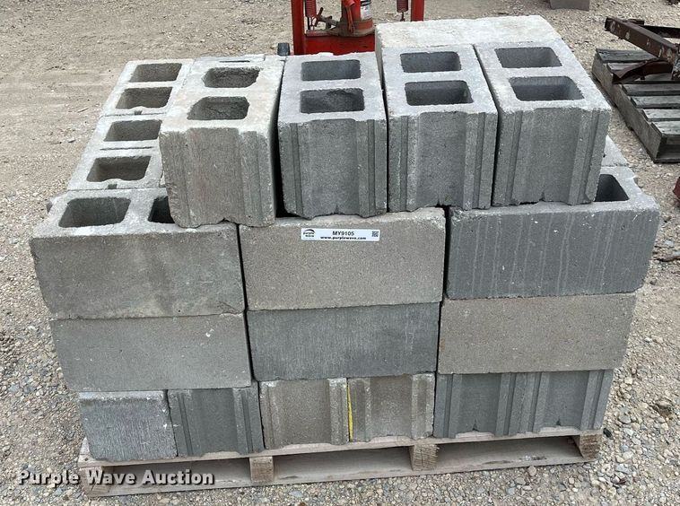 image for item MY9105 Approximately 45 cement blocks