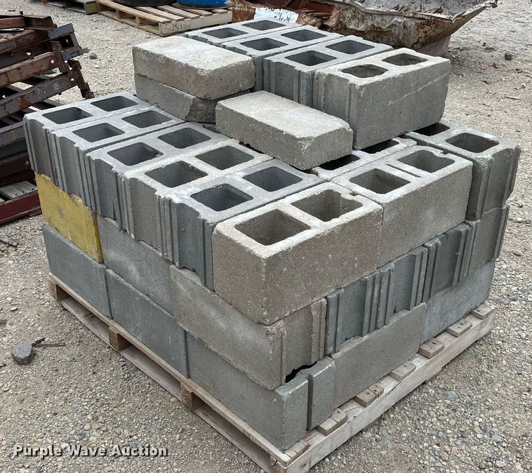 image for item MY9105 Approximately 45 cement blocks