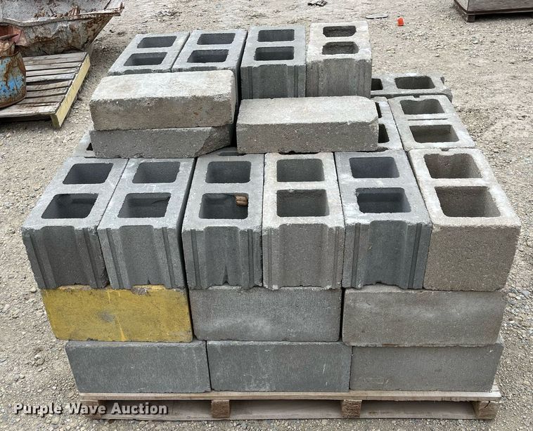 image for item MY9105 Approximately 45 cement blocks