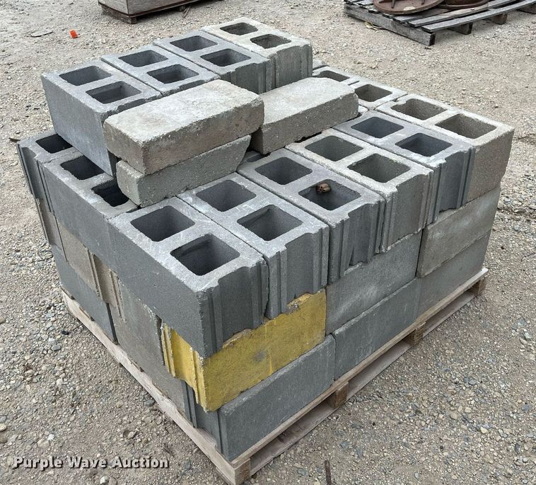 image for item MY9105 Approximately 45 cement blocks