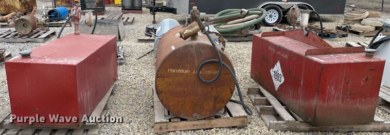 image for item MY9117 (3) fuel tanks