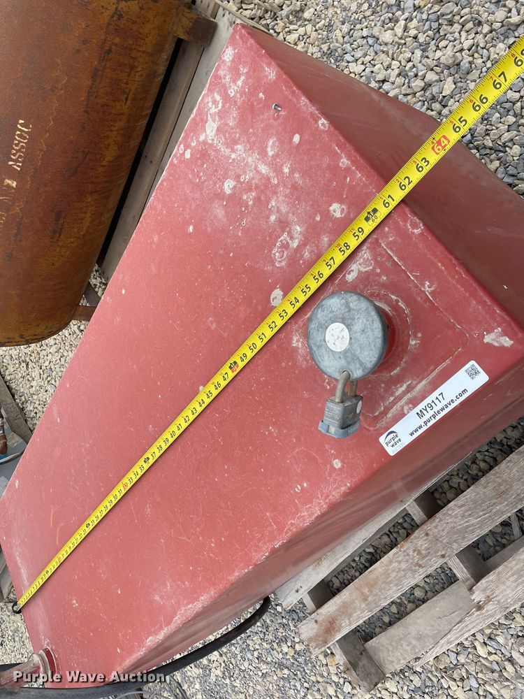 image for item MY9117 (3) fuel tanks