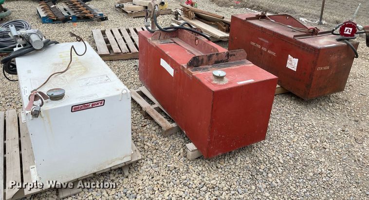 image for item MY9118 (3) fuel tanks