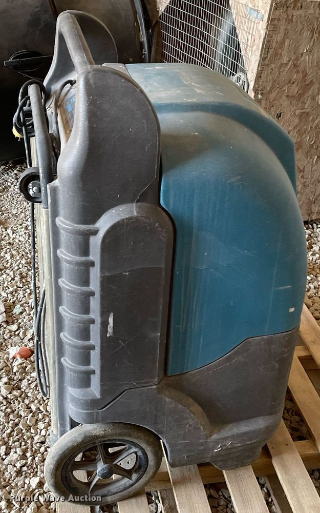 image for item MY9163 Dri Eaz Drizair 2400  dehumidifier