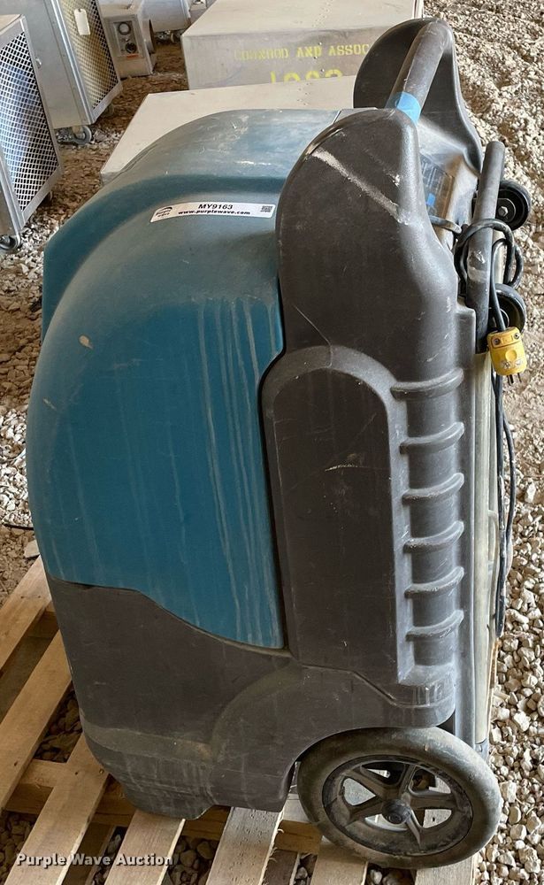 image for item MY9163 Dri Eaz Drizair 2400  dehumidifier