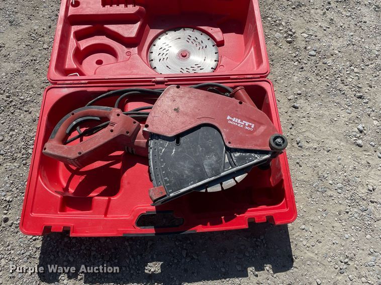 Hilti DCHEX 300 concrete Saw in Wichita, KS Item MY9194 sold