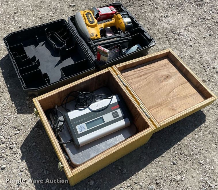 image for item MY9196 DeWalt DC608  brad nail gun