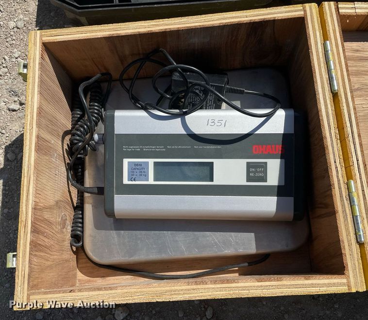 image for item MY9196 DeWalt DC608  brad nail gun