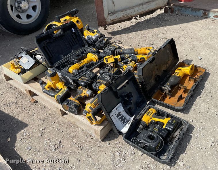 image for item MY9209 DeWalt  tools