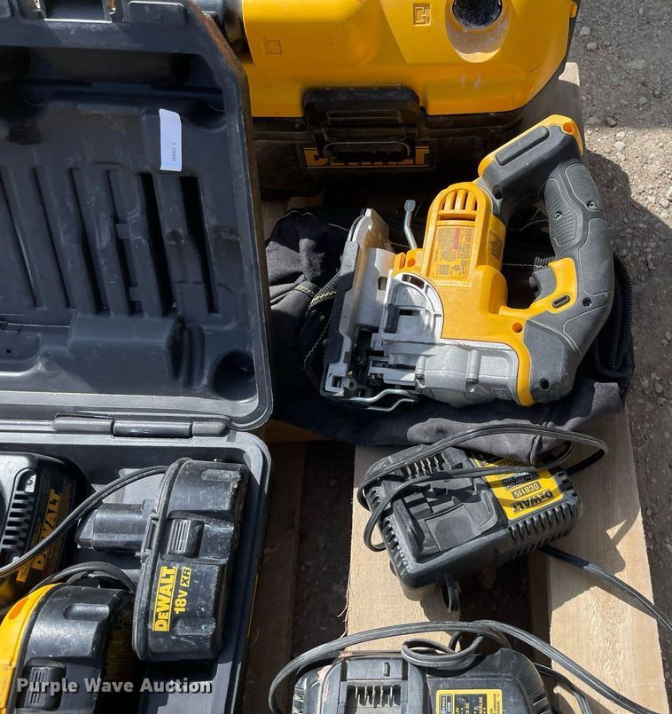 image for item MY9209 DeWalt  tools
