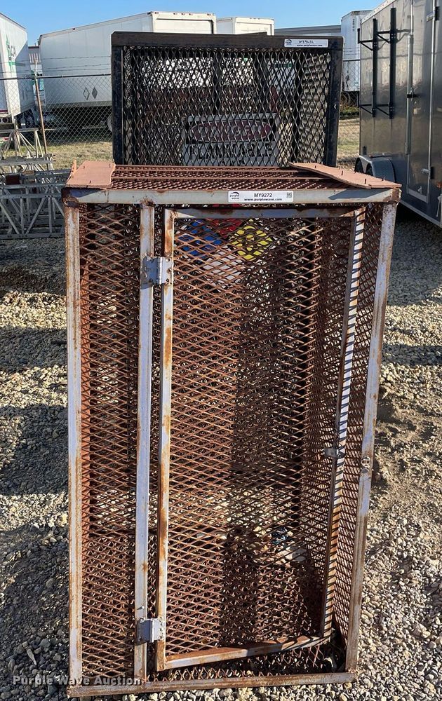 image for item MY9272 (11) propane tanks