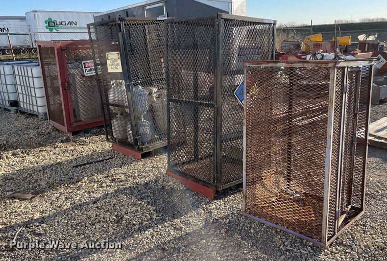 image for item MY9272 (11) propane tanks