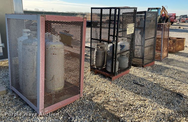 image for item MY9272 (11) propane tanks