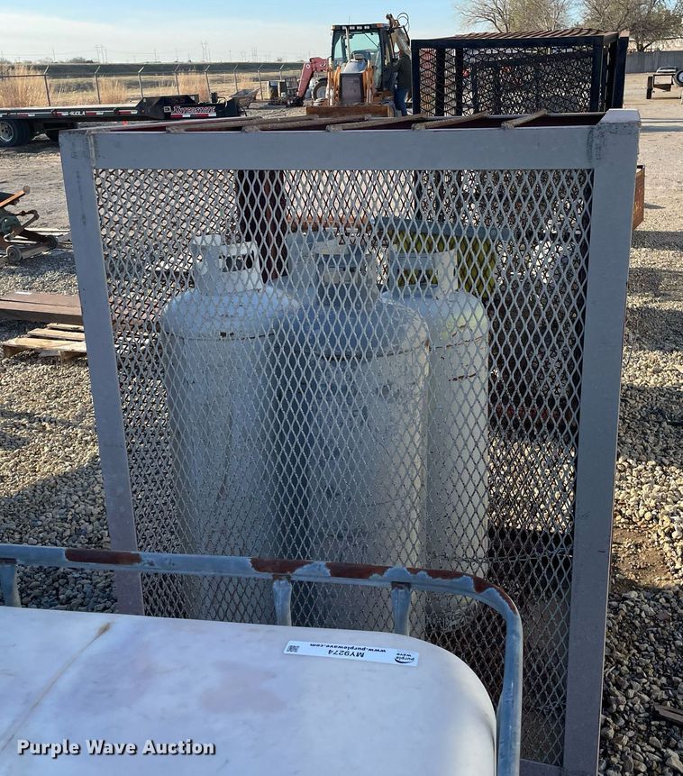 image for item MY9272 (11) propane tanks