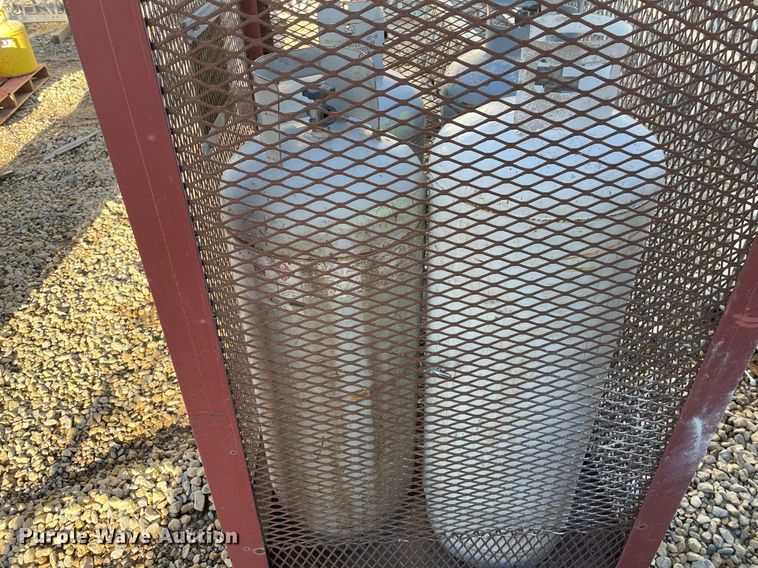 image for item MY9272 (11) propane tanks