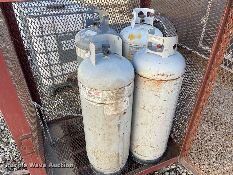image for item MY9272 (11) propane tanks