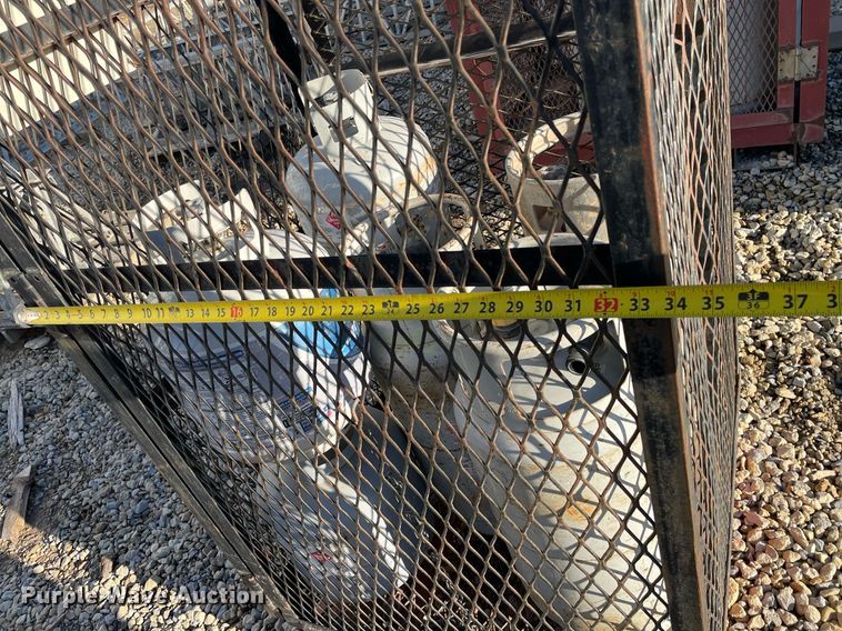 image for item MY9272 (11) propane tanks