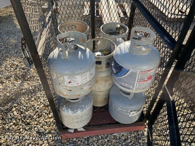 image for item MY9272 (11) propane tanks