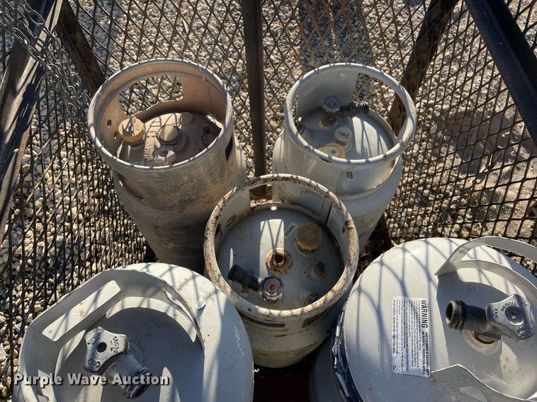 image for item MY9272 (11) propane tanks