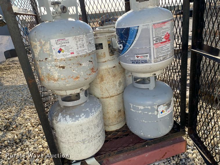 image for item MY9272 (11) propane tanks