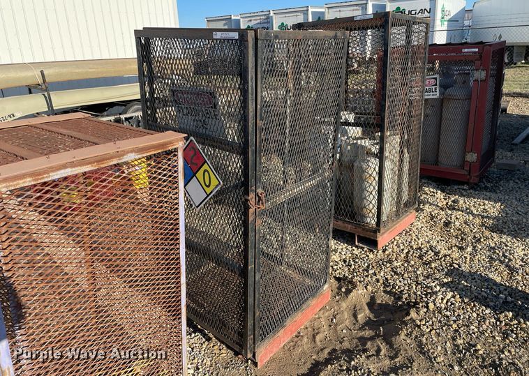 image for item MY9272 (11) propane tanks