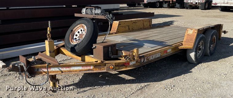 image for item MY9281 2002 Towmaster T-10T  tilt deck equipment trailer