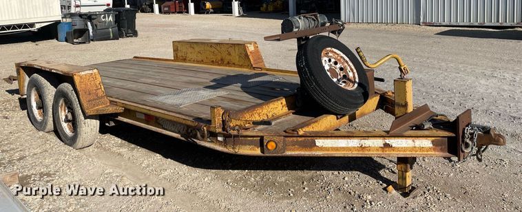 image for item MY9281 2002 Towmaster T-10T  tilt deck equipment trailer