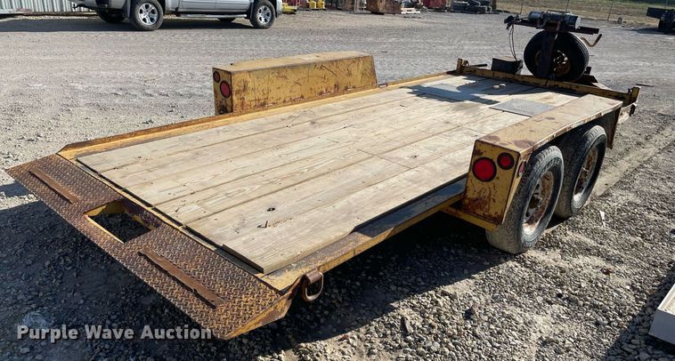 image for item MY9281 2002 Towmaster T-10T  tilt deck equipment trailer