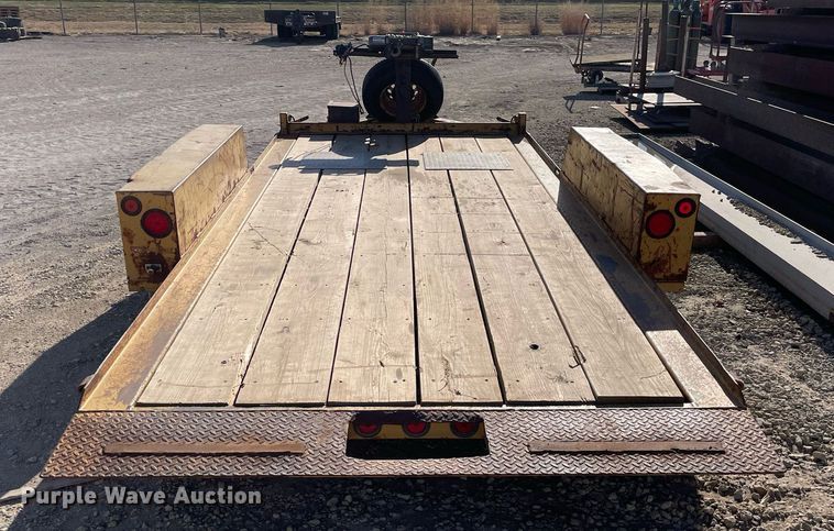 image for item MY9281 2002 Towmaster T-10T  tilt deck equipment trailer