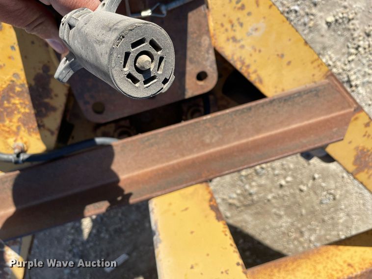 image for item MY9281 2002 Towmaster T-10T  tilt deck equipment trailer