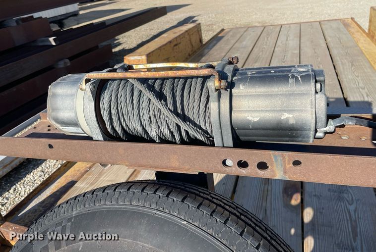 image for item MY9281 2002 Towmaster T-10T  tilt deck equipment trailer