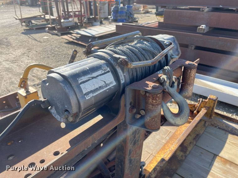 image for item MY9281 2002 Towmaster T-10T  tilt deck equipment trailer