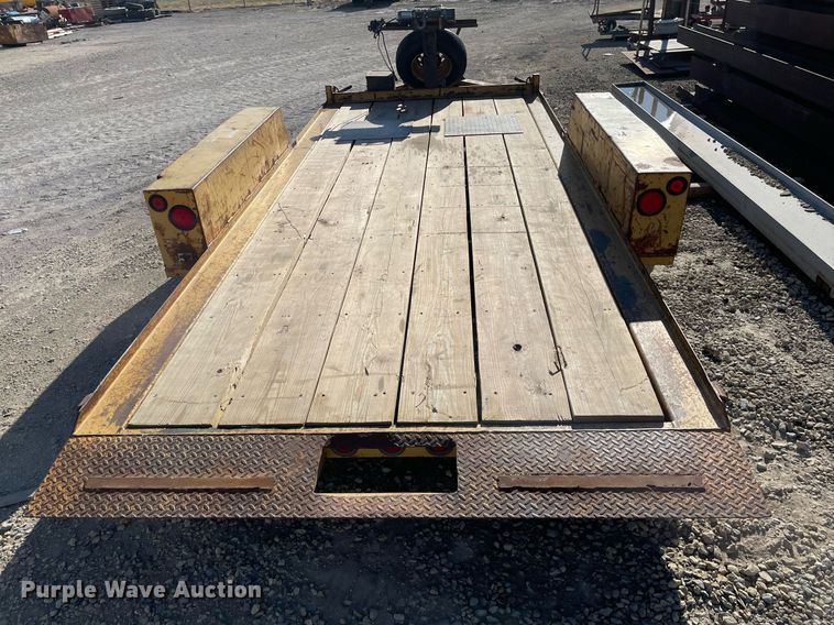 image for item MY9281 2002 Towmaster T-10T  tilt deck equipment trailer