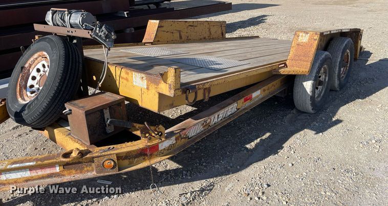 image for item MY9281 2002 Towmaster T-10T  tilt deck equipment trailer