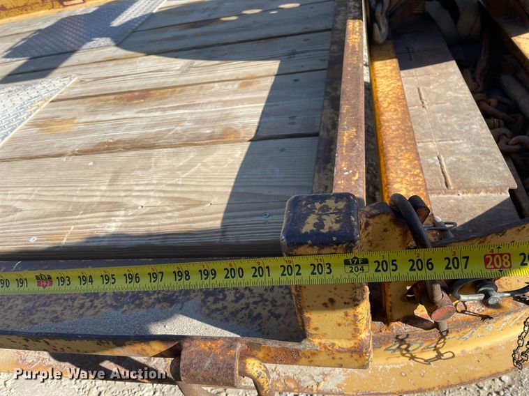 image for item MY9281 2002 Towmaster T-10T  tilt deck equipment trailer